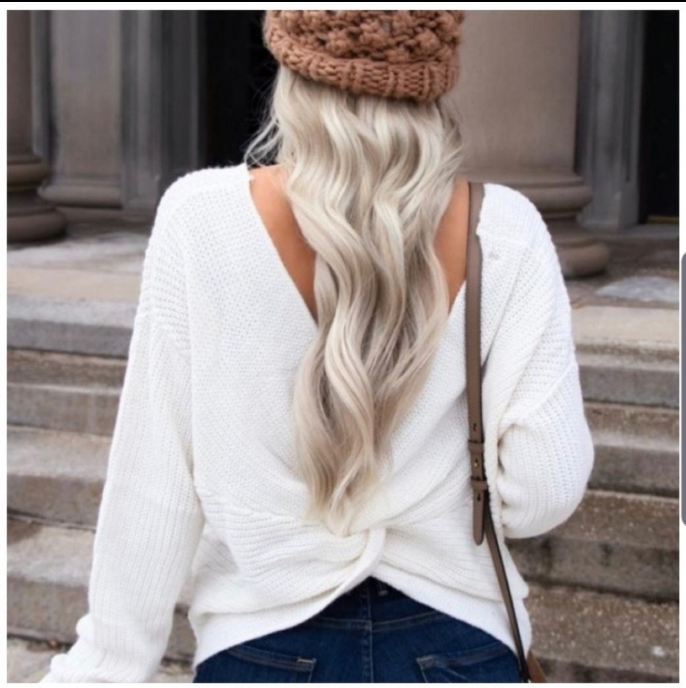 ⭐LAST ONE!!⭐Ivory knot back sweaters